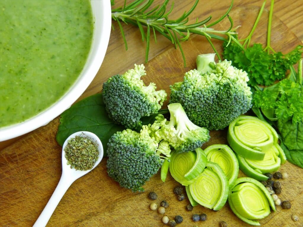 7 Foods That Help Lower Blood Glucose Naturally